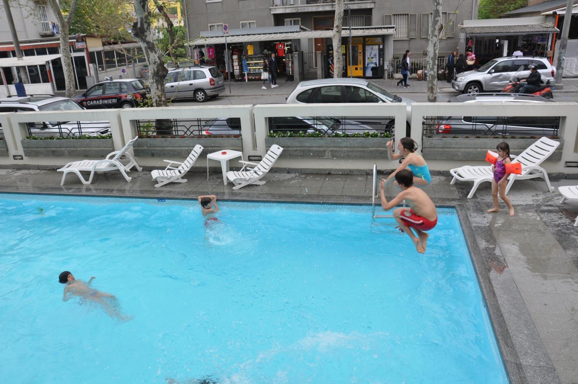 Hotel Nord Est Rimini Kültér fotó